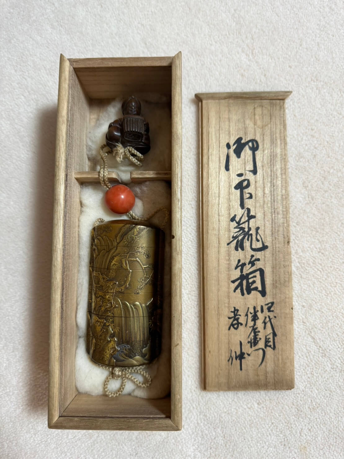 遺品整理で骨董品を高く売る方法 ― リサイクルショップとの違いも解説
