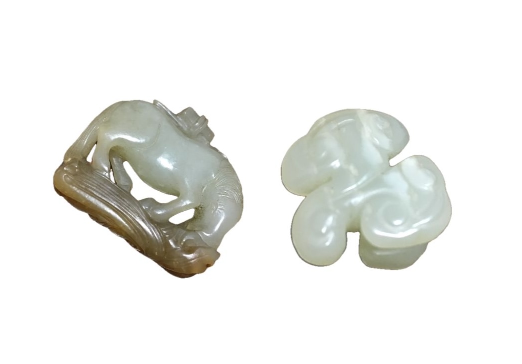 古玉と白玉の彫刻