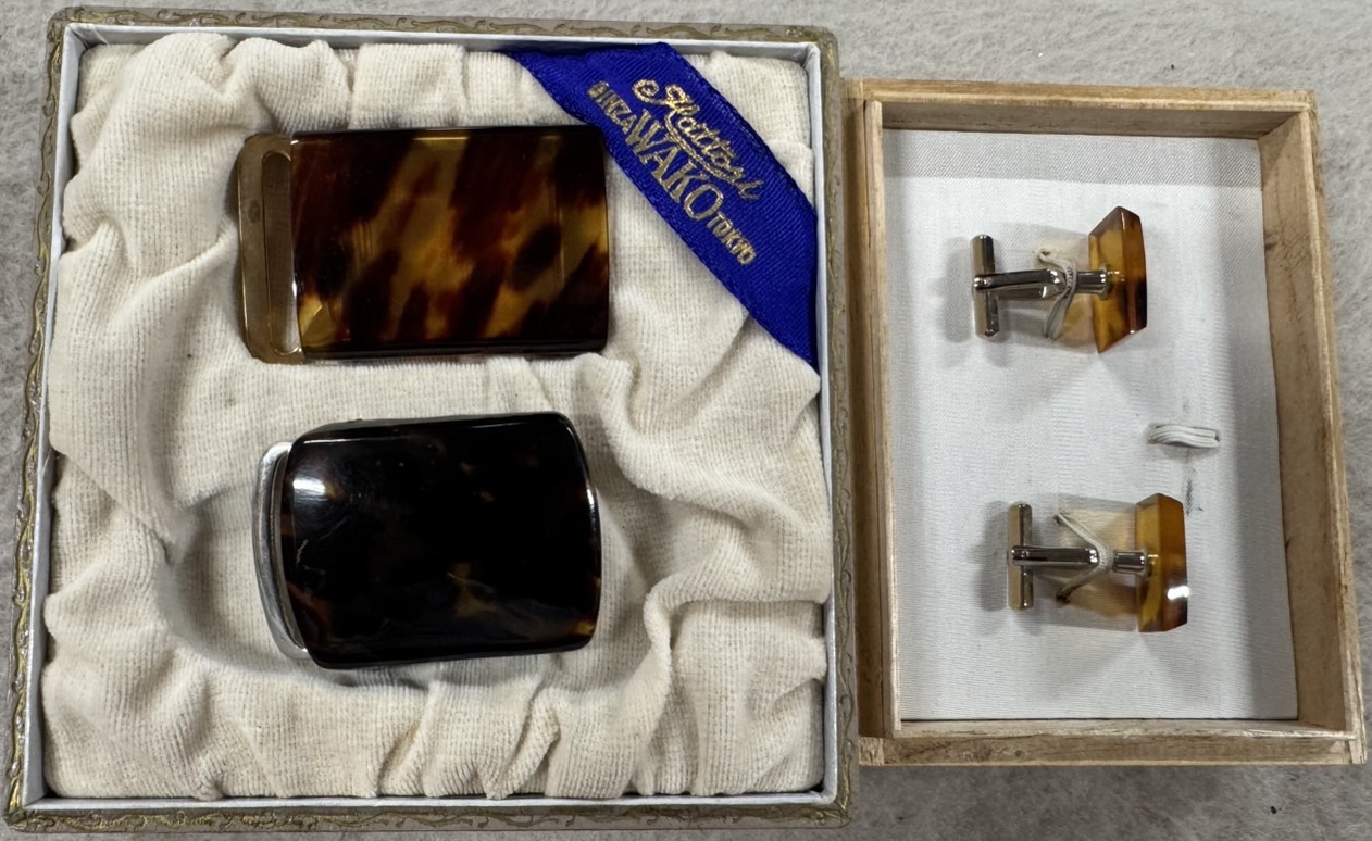鼈甲(べっこう)製のベルトバックル・カフス