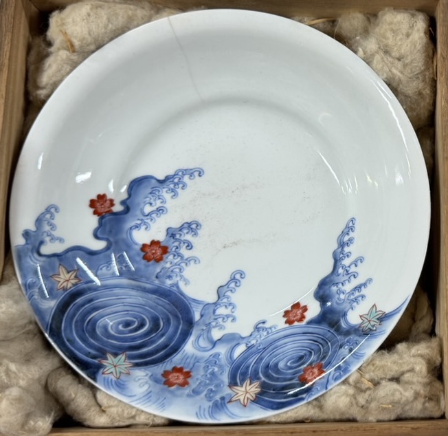 有田焼の波濤文 絵皿