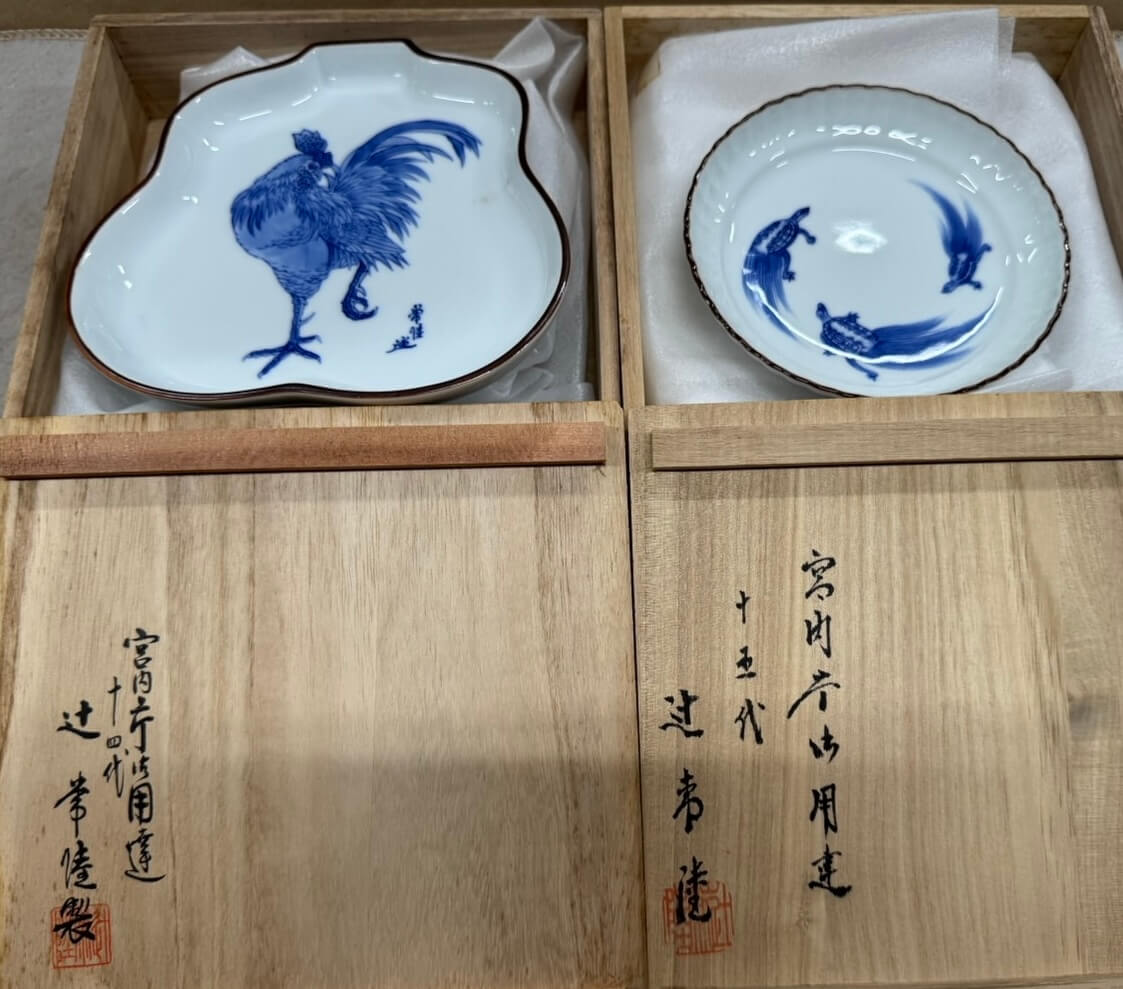 辻常陸(十四代・十五代) による染付 飾皿