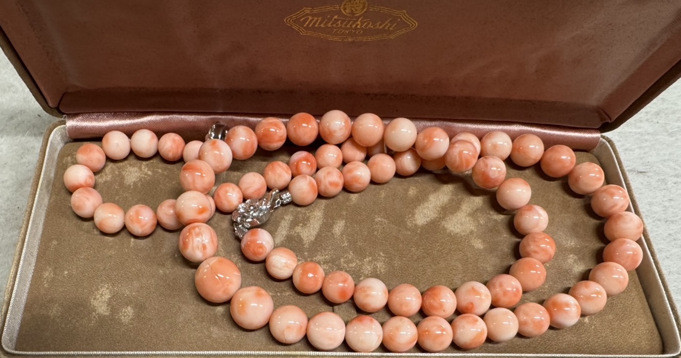 桃色珊瑚のネックレス