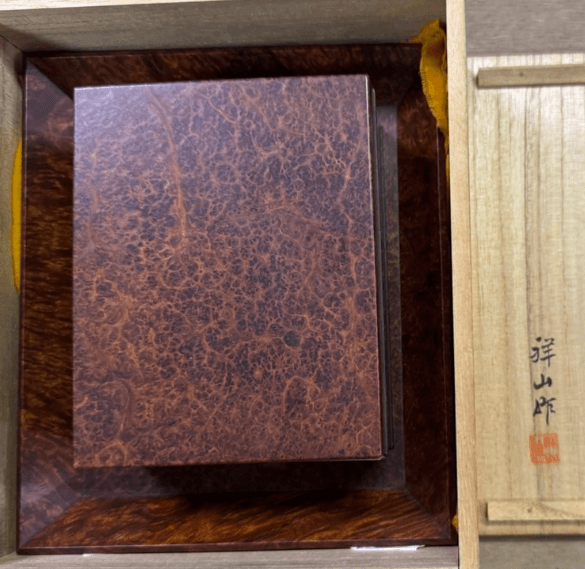 阿達祥山（あだち しょうざん）作の唐木（からき）細工 煙草入れ