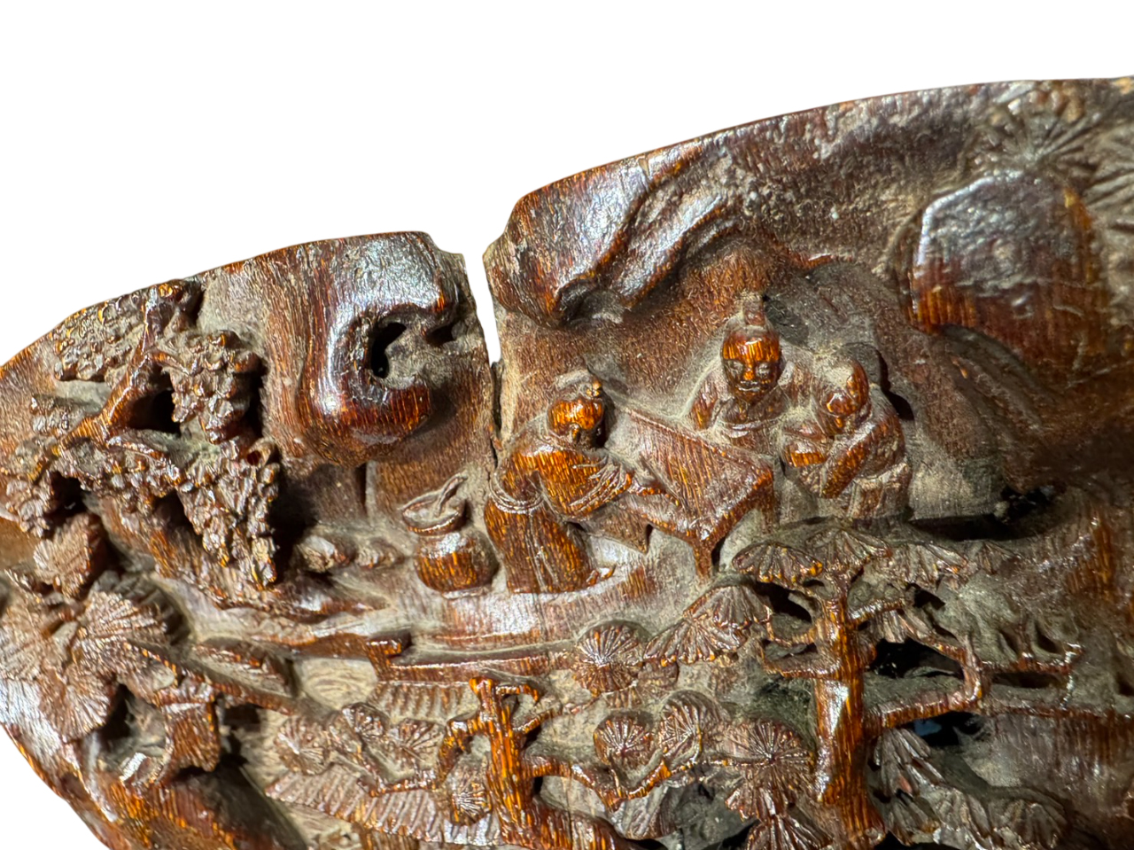 犀角と高浮彫（たかうきぼり）