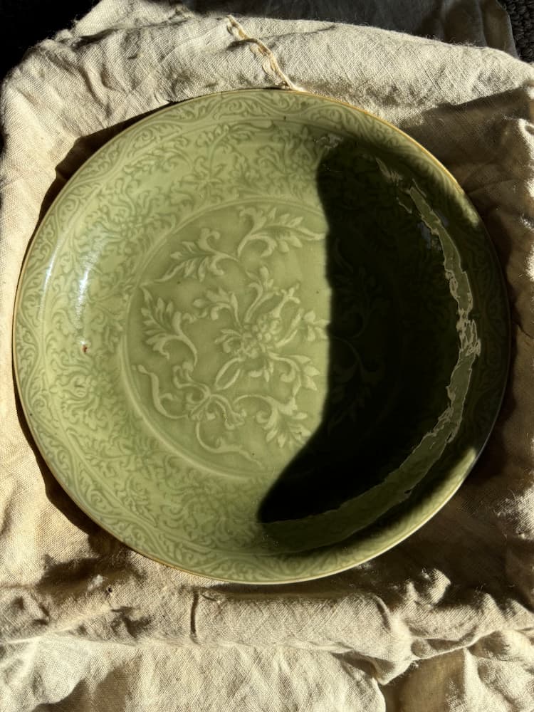 龍泉窯 青磁唐草文鉢