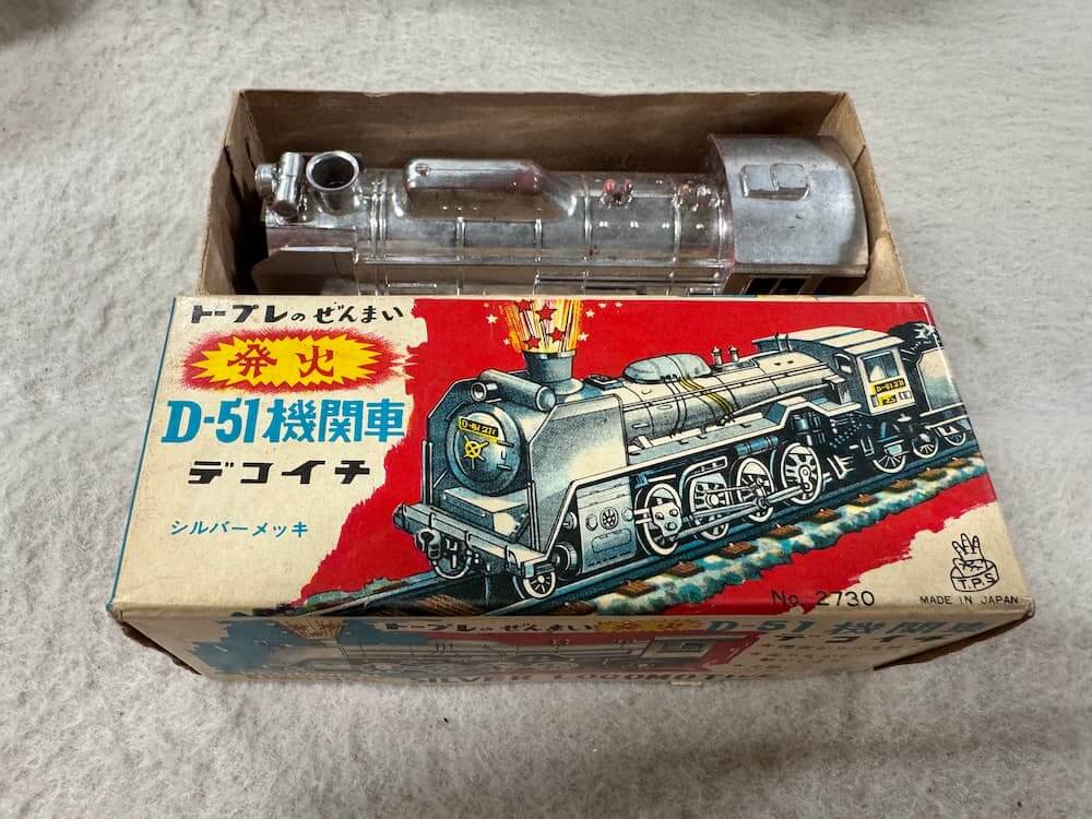 トープレ(東京プレイシング商会)のぜんまい発火シルバーメッキ蒸気機関車D51(デゴイチ)