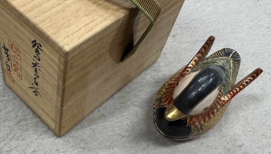 松古窯(しょうこがま)の佐久間芳丘(さくま ほうきゅう)作「鴛鴦香合(おしどりこうごう)」