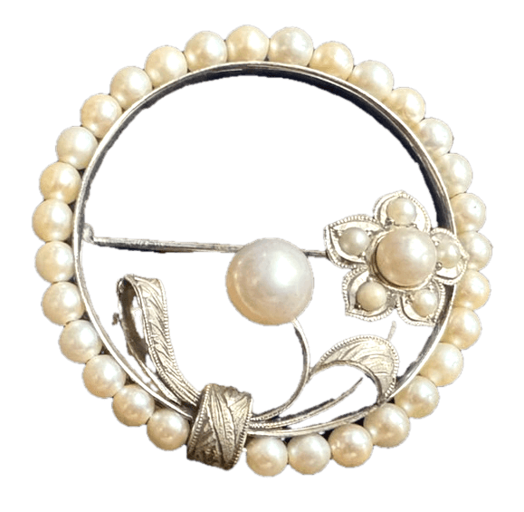 真珠ブローチ
