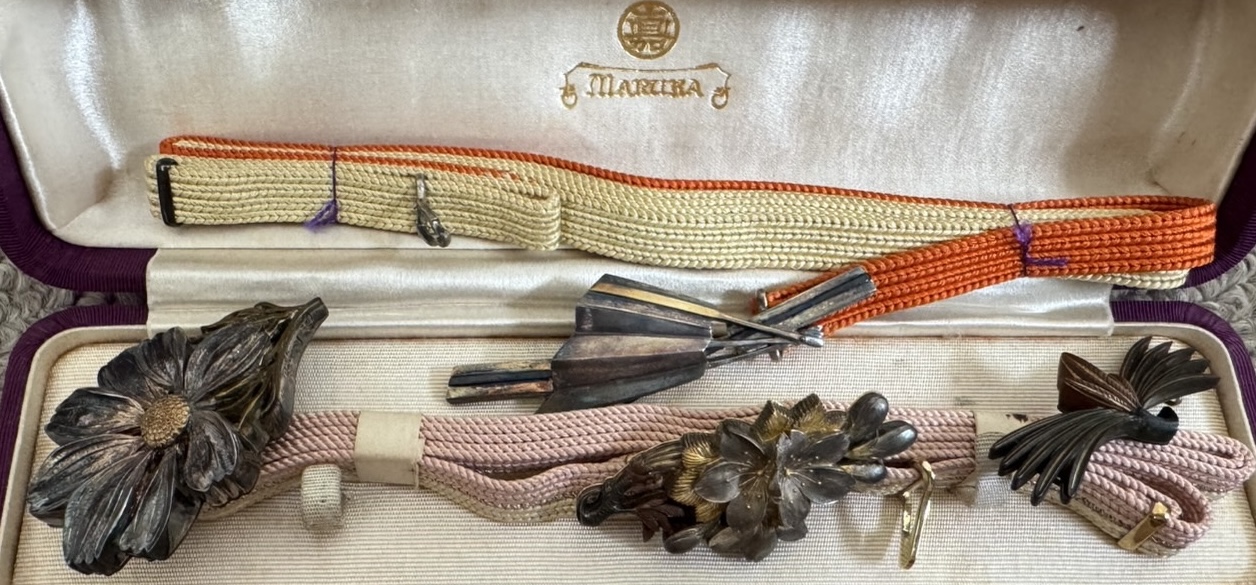 丸嘉(まるか) 銀細工 帯留