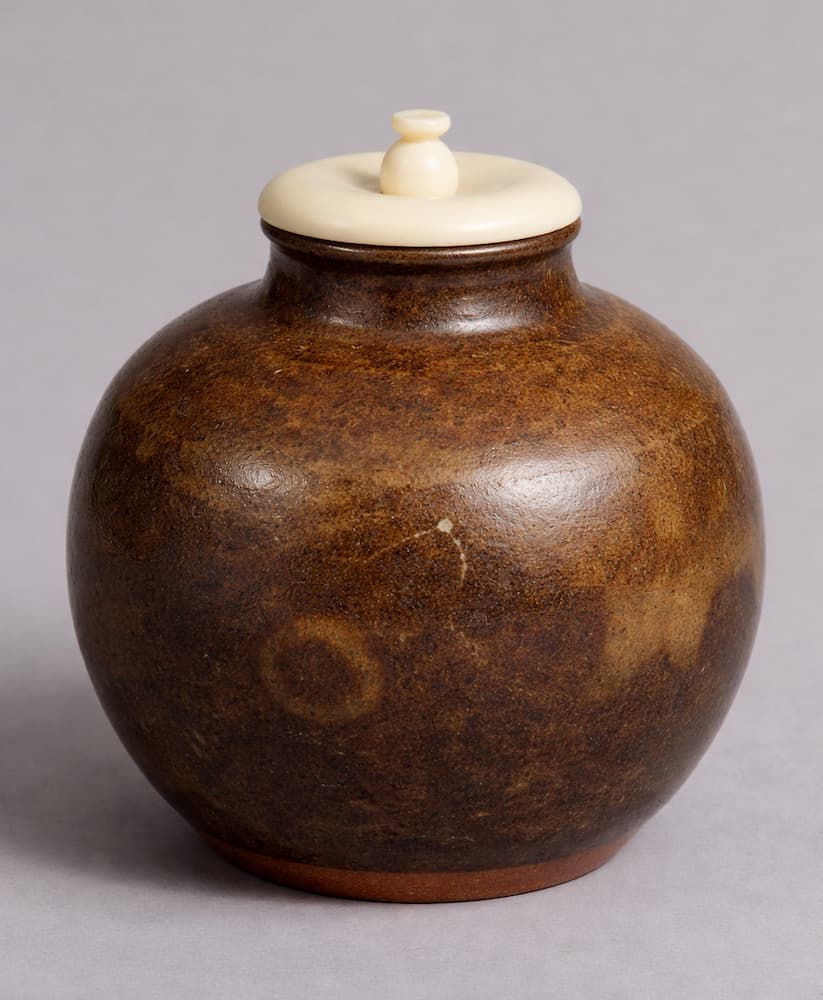 文琳茶入(ぶんりんちゃいれ)