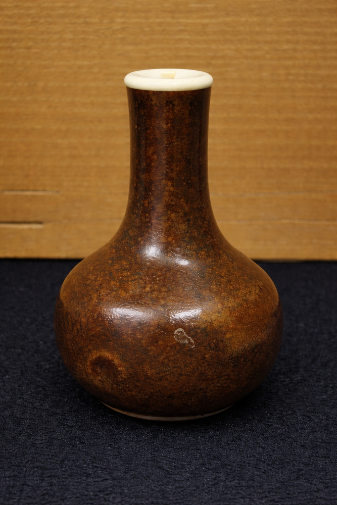 鶴首茶入(つるくびちゃいれ)