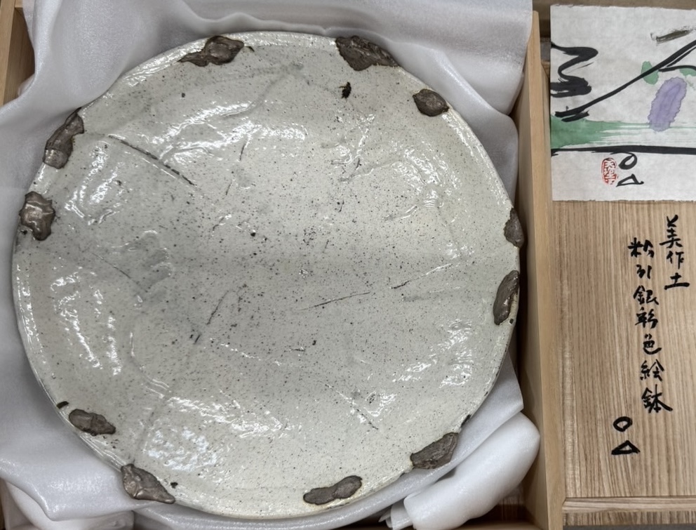 美作土粉引（みまさかど こひき）銀彩色絵鉢