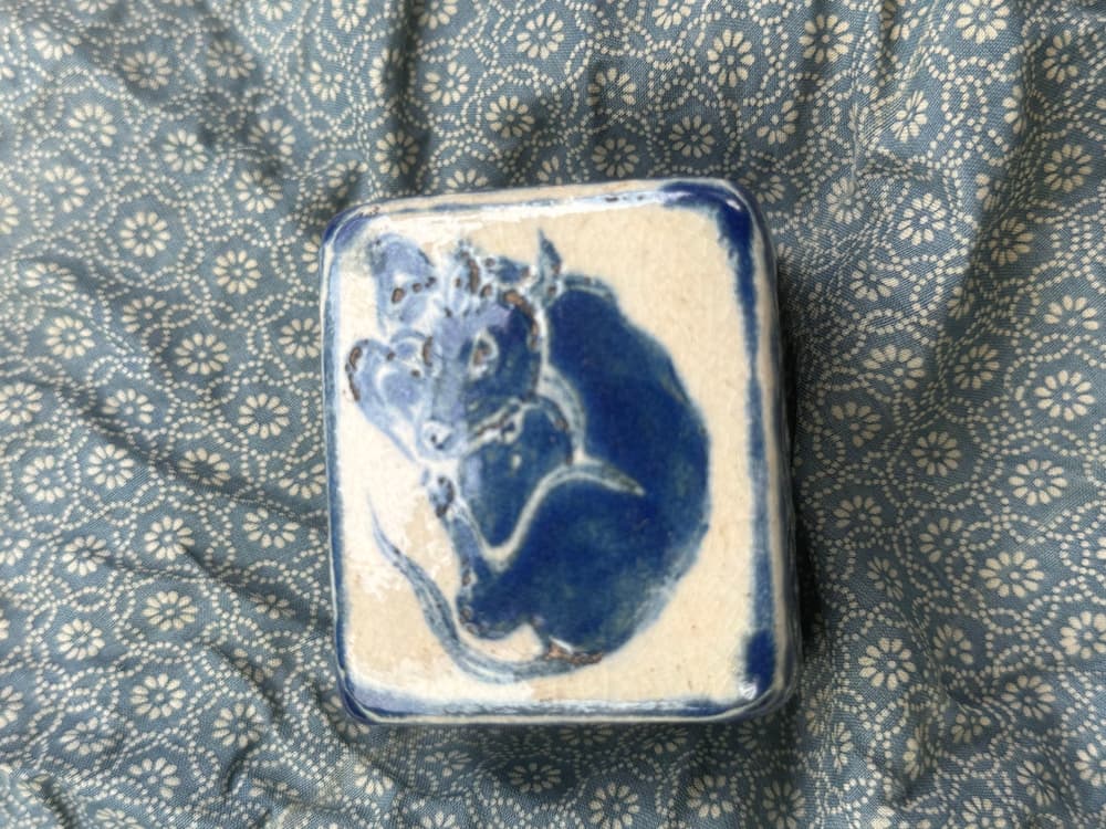 乾山 染付 牛香合