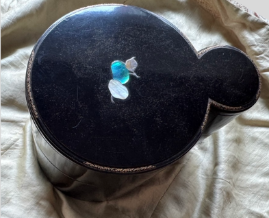 螺鈿（らでん）蒔絵瓢箪形茶箱