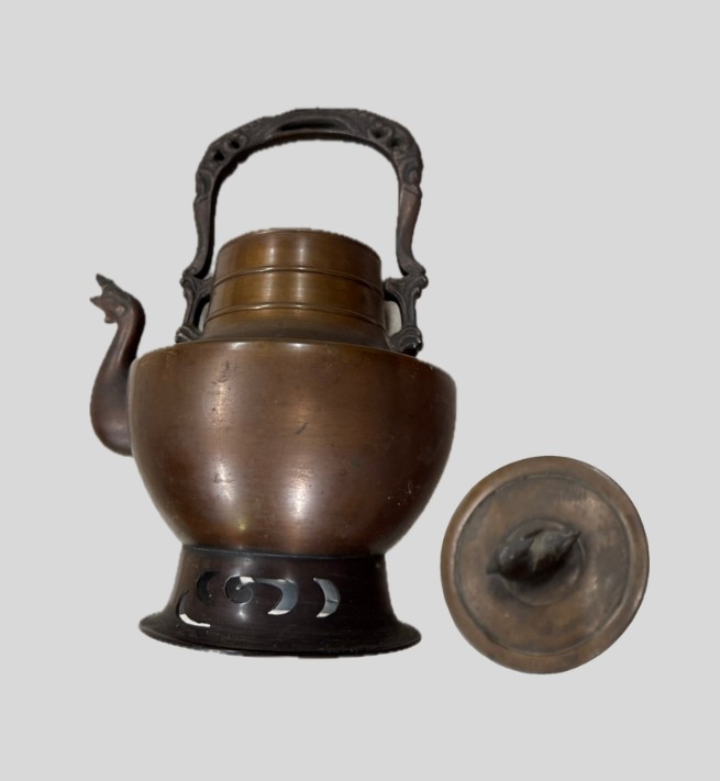 唐金（からかね）の水指