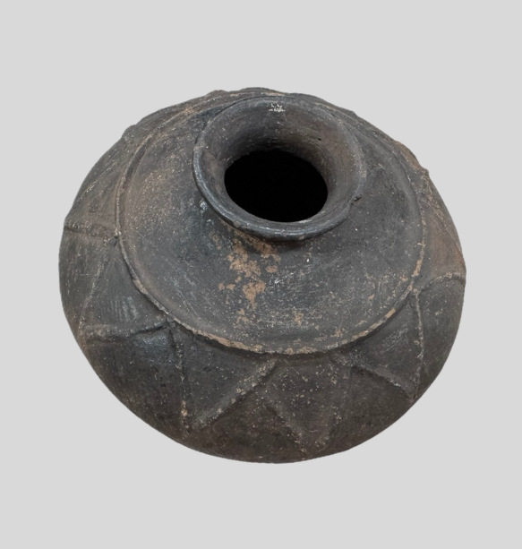 黒褐釉（こくかつゆう）壷