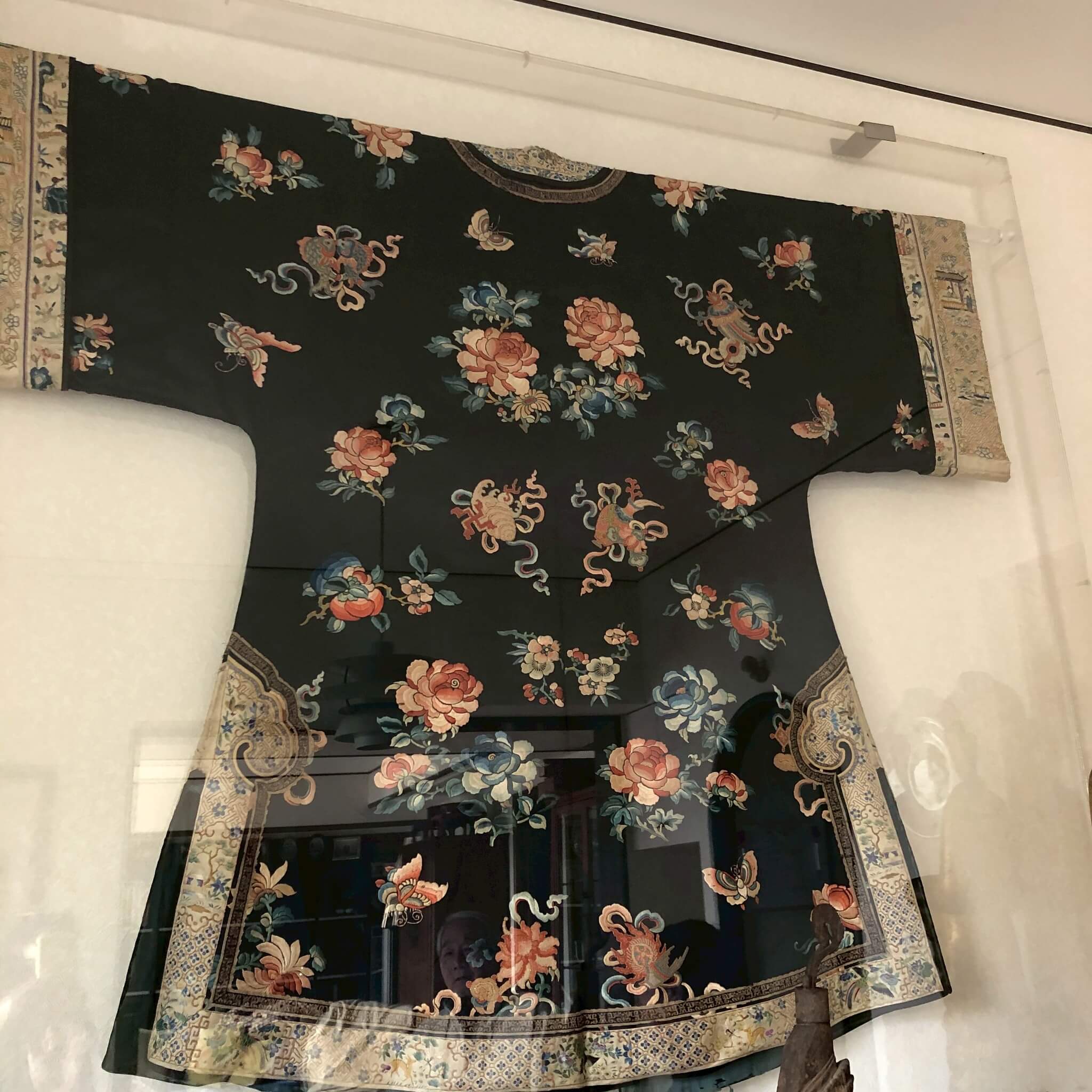 清朝時代 黒地牡丹文 吉服