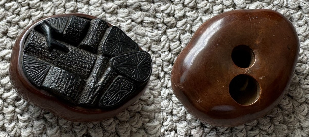 根付 炭籠（炭斗）と炭