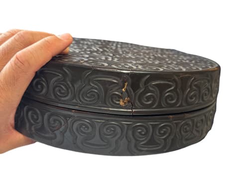 堆黒倶輪文盒子