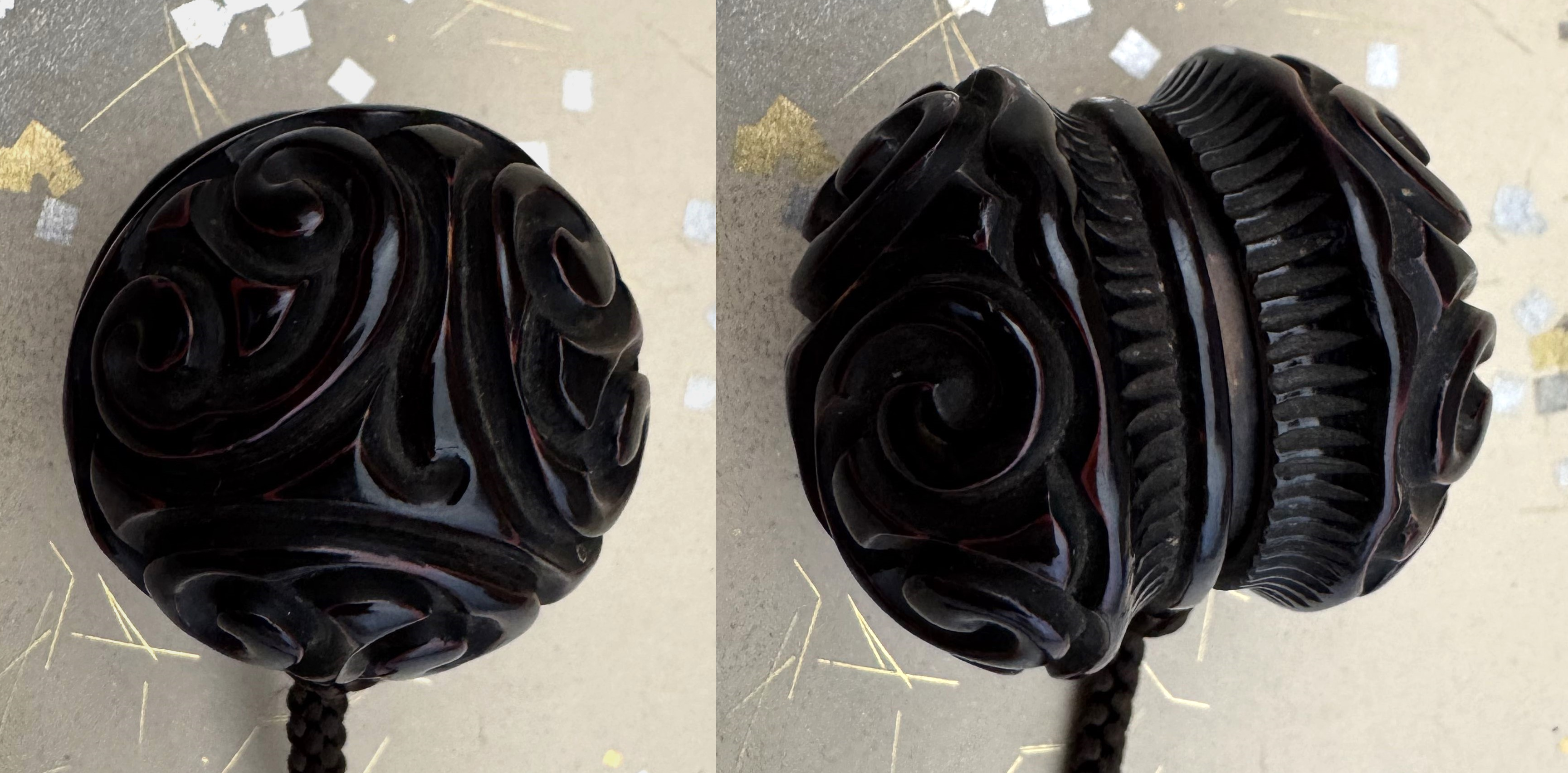 堆黒（ついこく）玉根付 彫漆（ちょうしつ）屈輪（ぐり）文様