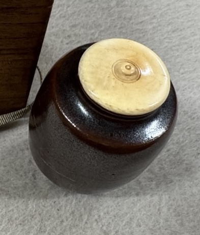 肩衝茶入（かたつきちゃいれ）