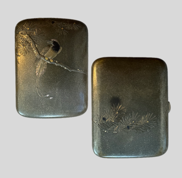 銀象嵌高彫巻莨入