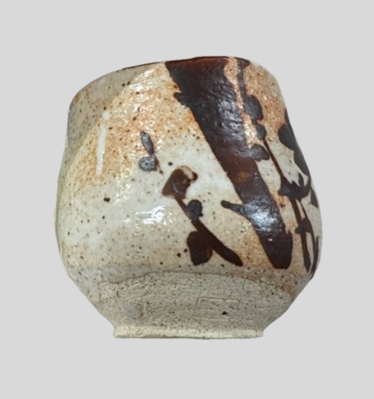 坪島圡平 (つぼしま どへい)による志野茶碗