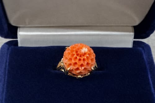 菊彫り珊瑚リング
