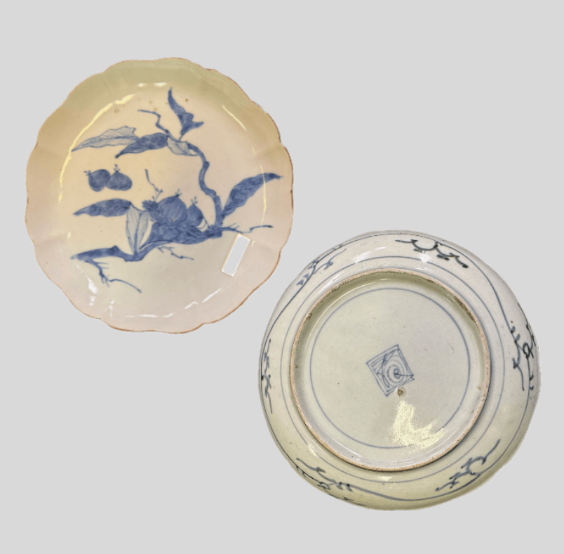 伊万里焼 染付輪花皿 栗の図