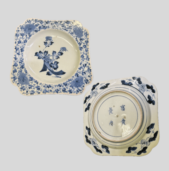 伊万里焼 染付角皿 花唐草文