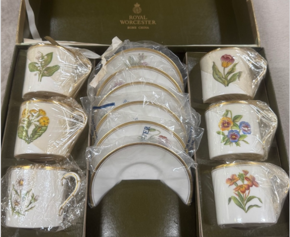 ロイヤルウースター（Royal Worcester）カップ&ソーサー
