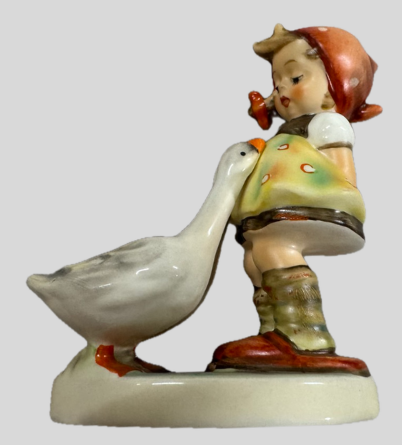 ゲーベル (Goebel) フンメル人形「ガチョウの少女」