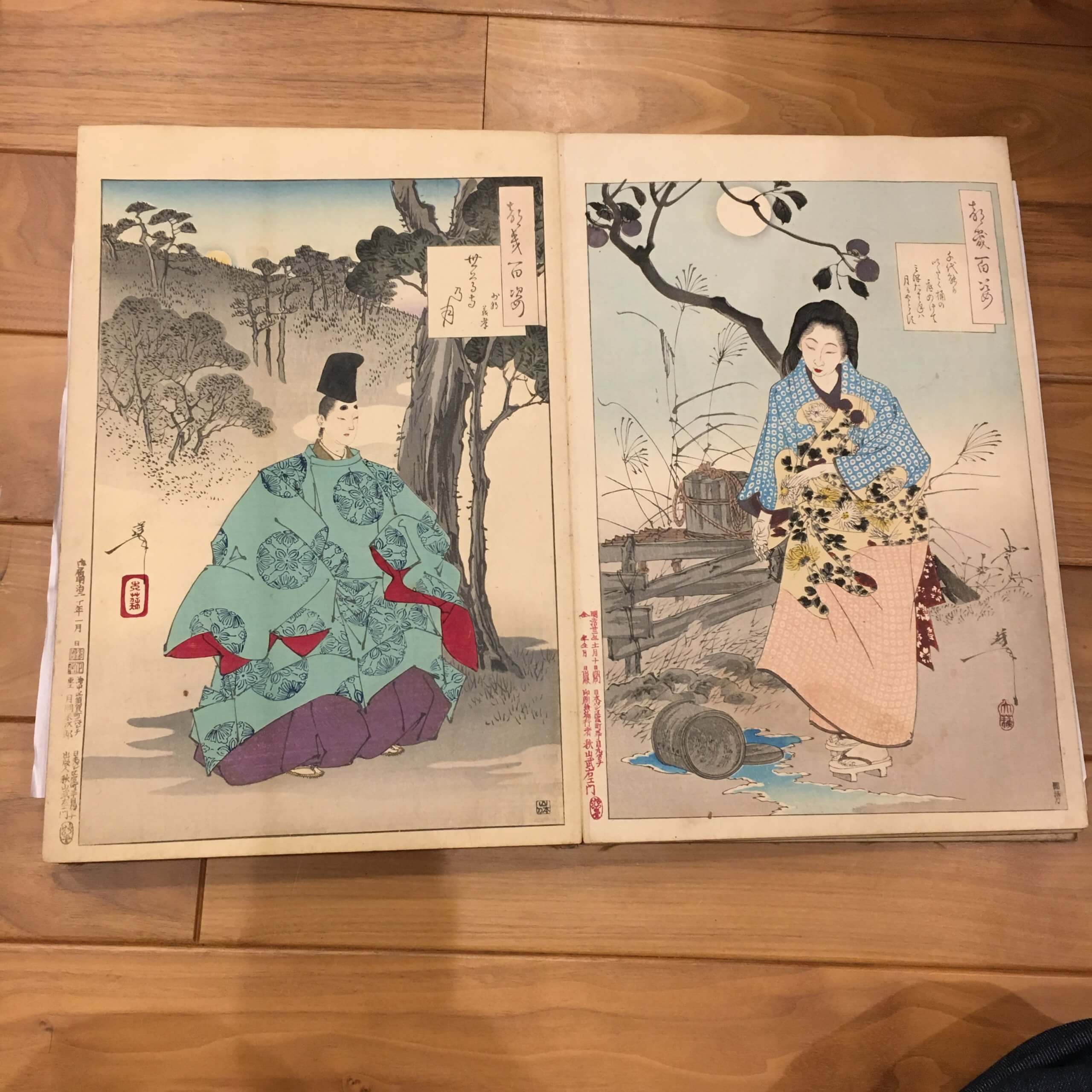 「月百姿 左側: 世尊寺の月 少将義孝/右側: 千代能かいたゝく桶の底ぬけて みつたまらねは月もやとらす」