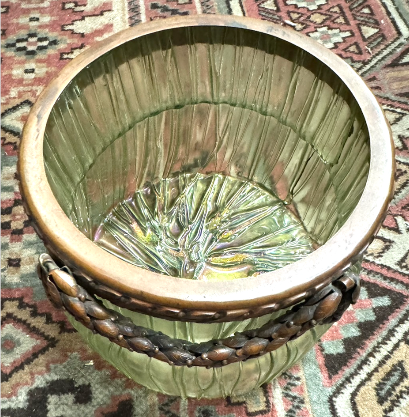 ロエツ（Loetz）社製のアートガラス花瓶