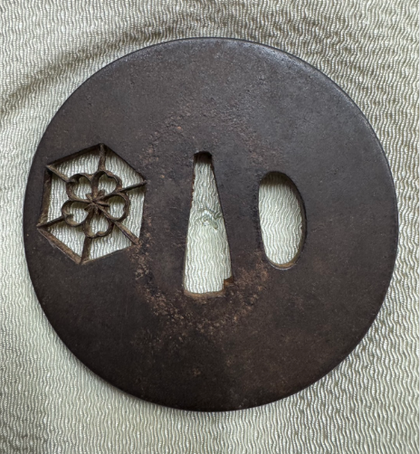 刀装具 無銘 鉄地透かし鍔 梅花図