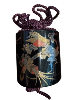 多才な色が使われた蒔絵の印籠