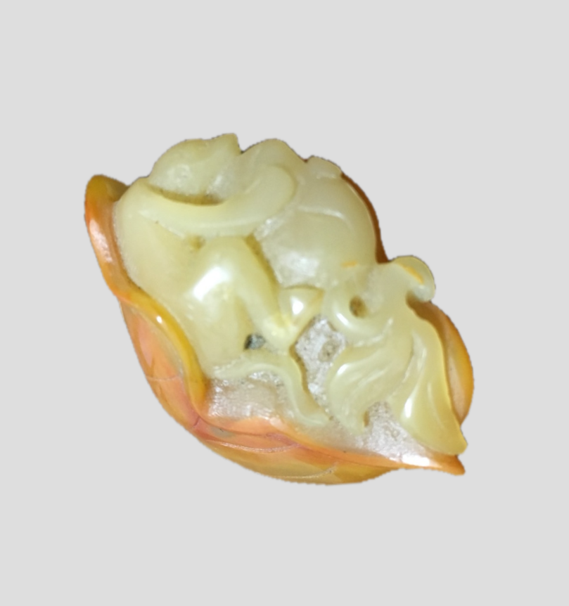 中国 玉の彫刻「蜂と猿」