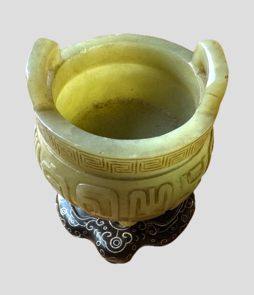 翡翠製三足香炉