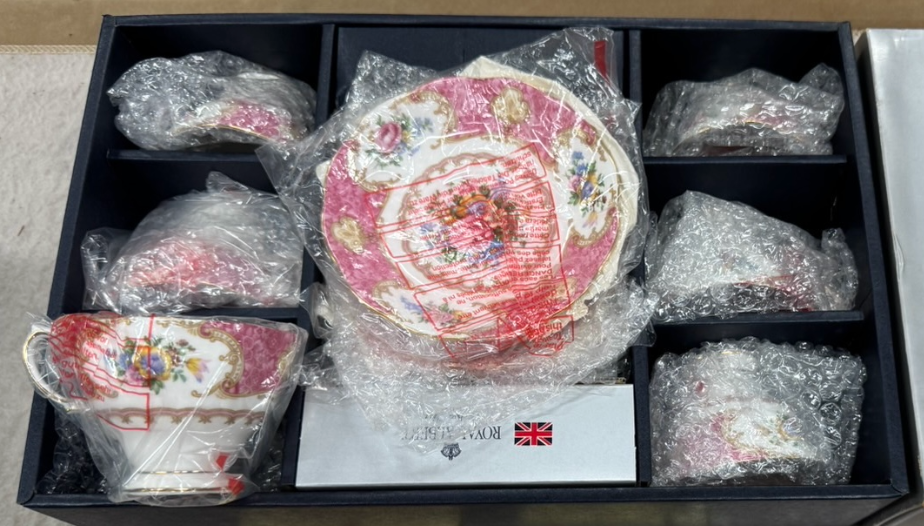 ロイヤルアルバート(Royal Albert)ティーセット