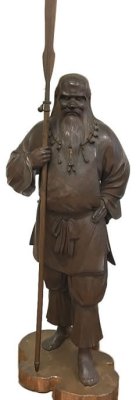 写実的な日本神話に登場する「みちひらきの大神」「猿田彦」の木彫像。