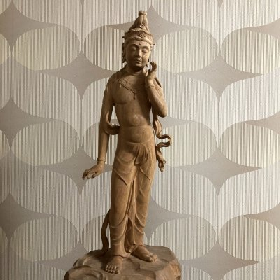 仏師としての技術がしっかり分かる光雲による「観世音菩薩 立像」。