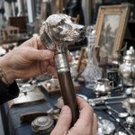 フランス パリの蚤の市と犬顔の持ち手のついたステッキ
