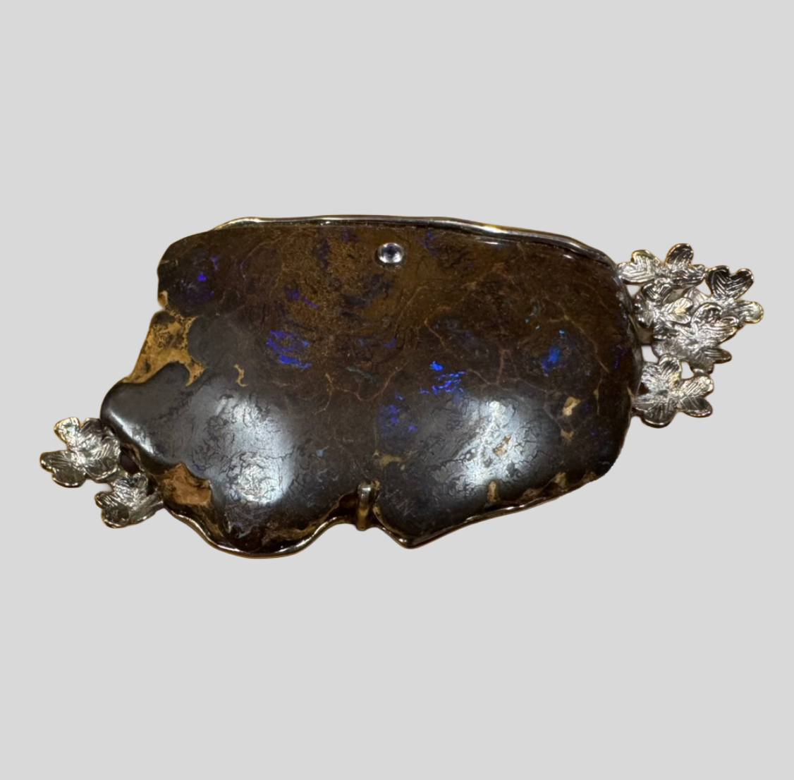 ボルダーオパール工芸品