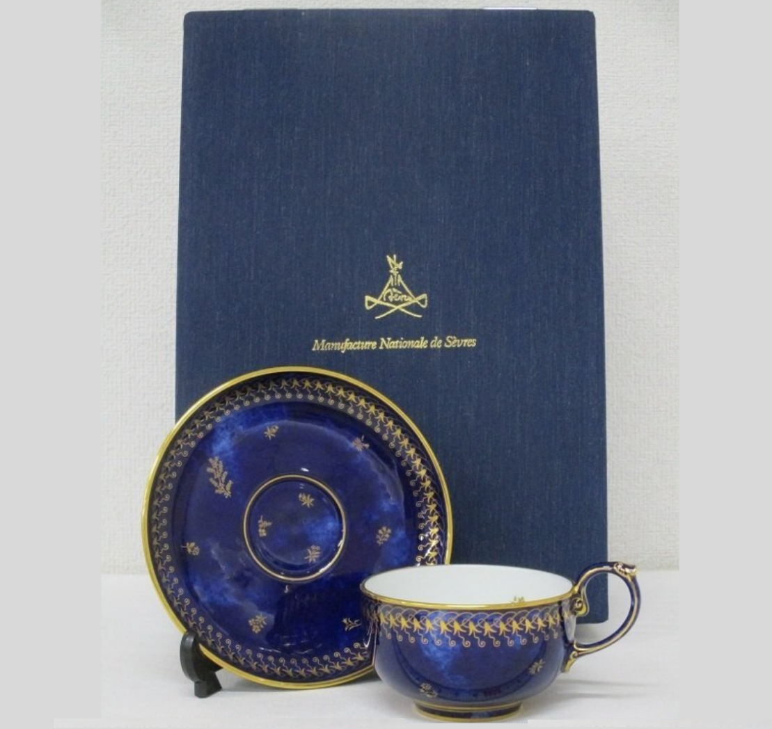 セーブル(SEVRES)ブルーラピ地 金彩 カップ&ソーサー