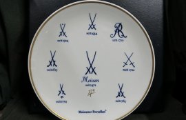 マイセン（MEISSEN）開窯275周年記念 歴代双剣マーク プレート（飾り皿）