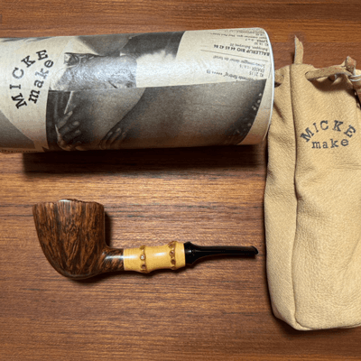 <strong>独自の付属品<br class="br-none02">(共筒・巾着など)<br class="br-none02">の有無</strong>
