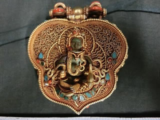 チベット鍍金銀製心臓型懐中仏